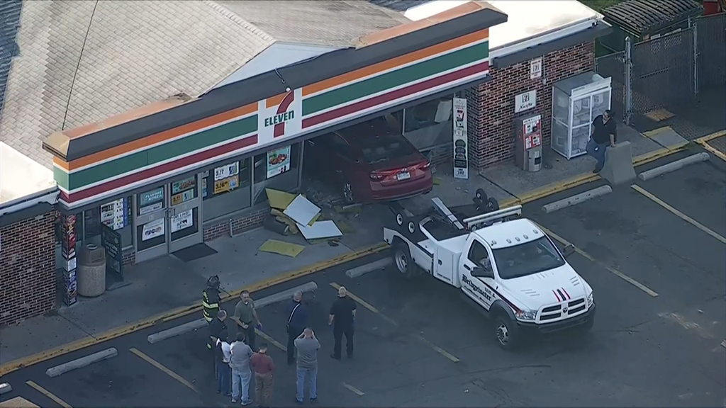 Group of minors in stolen car crashes into 7-Eleven store in Bucks County, police say — Malvern Business news